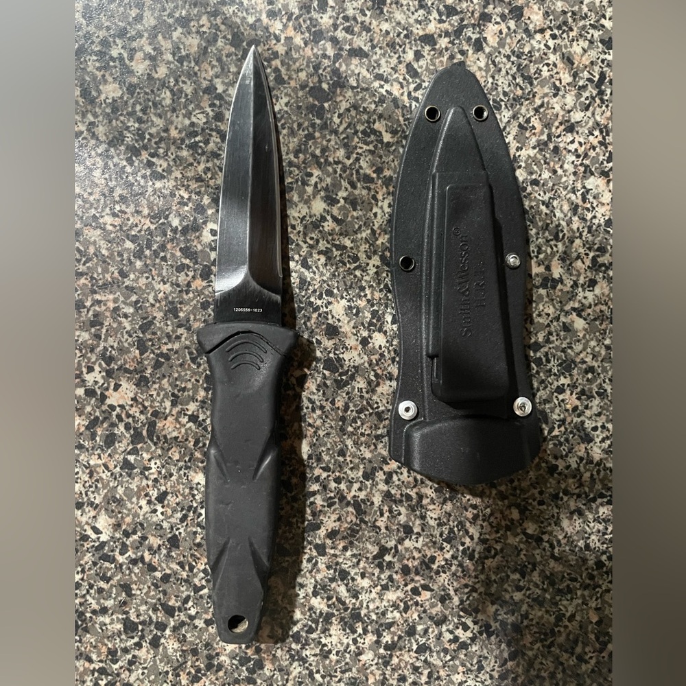 Smith & Wesson H.R.T. Fixed Blade Knife w/ Sheath Black Tactical